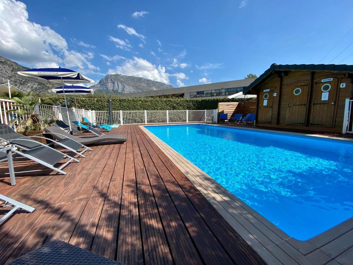 Hotel Le Neron - Logis Fontanil-Cornillon Luaran gambar